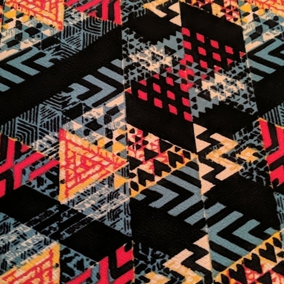 Geometric Patterned Cassie LuLaRoe Bodycon Skirt Size Small - Picture 2 of 6